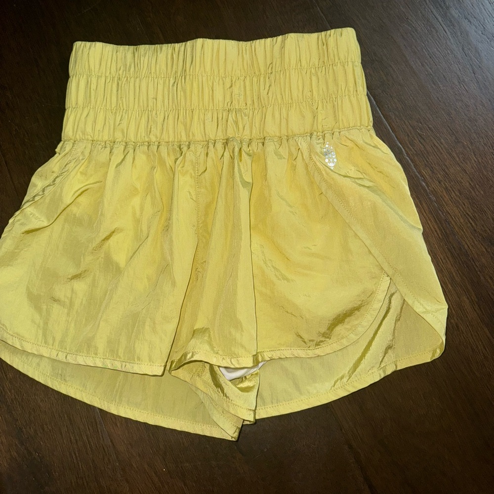 Free People Movement The Way Home Shorts! Size Small in yellow/gold💛🧡